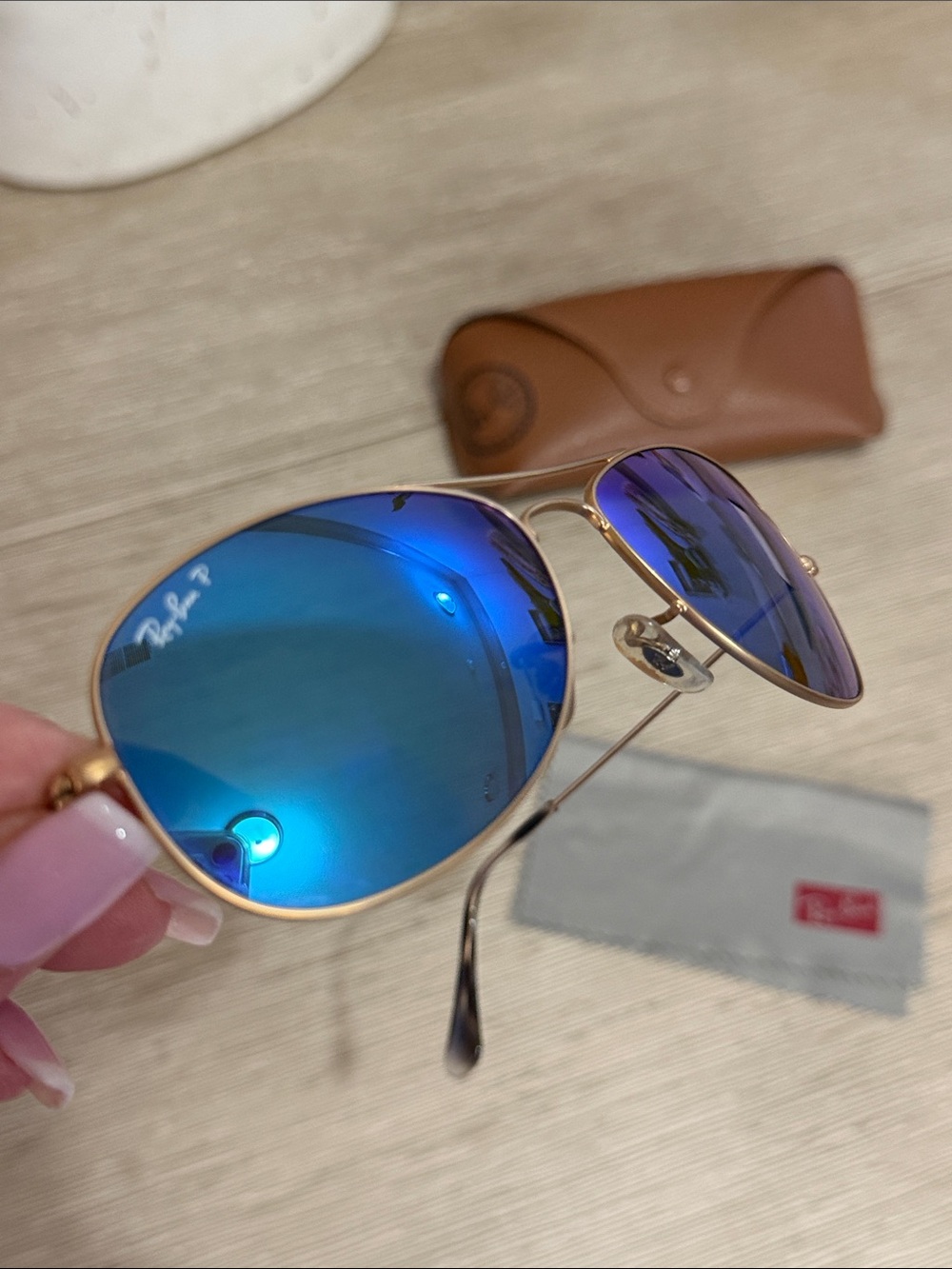 Ray-Ban Gold Frame aviator Sunglasses with Blue Mirrored Lenses - Picture 4 of 12